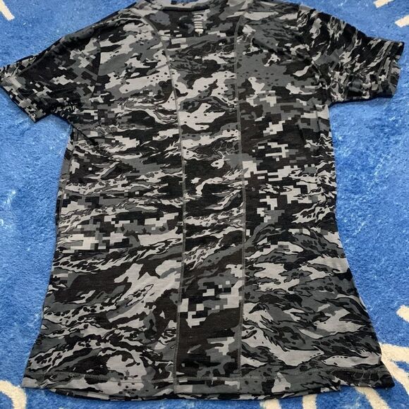 ⭐️UNDER Armour Breeze T-Shirt⭐️ - Picture 10 of 10